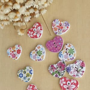 Botão de madeira coração retrô