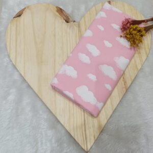 Tricoline estampado nuvem branca fundo rosa bebê