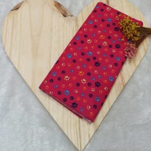 Tecido tricoline estampado patinhas de cachorro coloridas fundo rosa pink