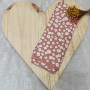 Tecido tricoline estampado margaridas fundo rosa seco