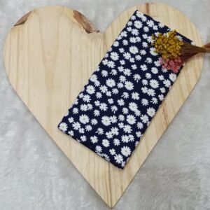 Tecido tricoline estampado margaridas fundo azul marinho