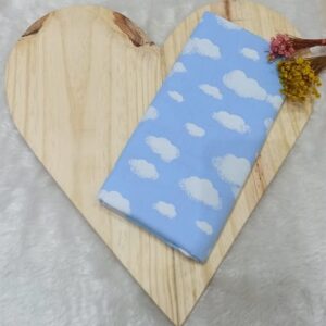 Tricoline estampado nuvem branca fundo azul bebê