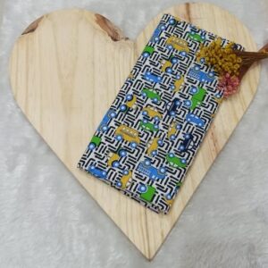 Tecido tricoline trânsito de carrinhos fundo branco