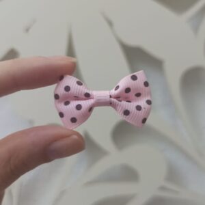 Mini laço gorgurão rosa poá marrom 4cm x 2,5cm pct c/5und