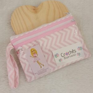 Carteira de mão com visor para celular – chevron rosa bebê e branco