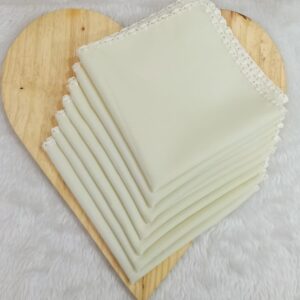 Guardanapo em tecido oxford – marfim - bico de crochê